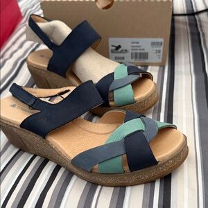 El Naturalista Women's Sandals - Navy and Teal